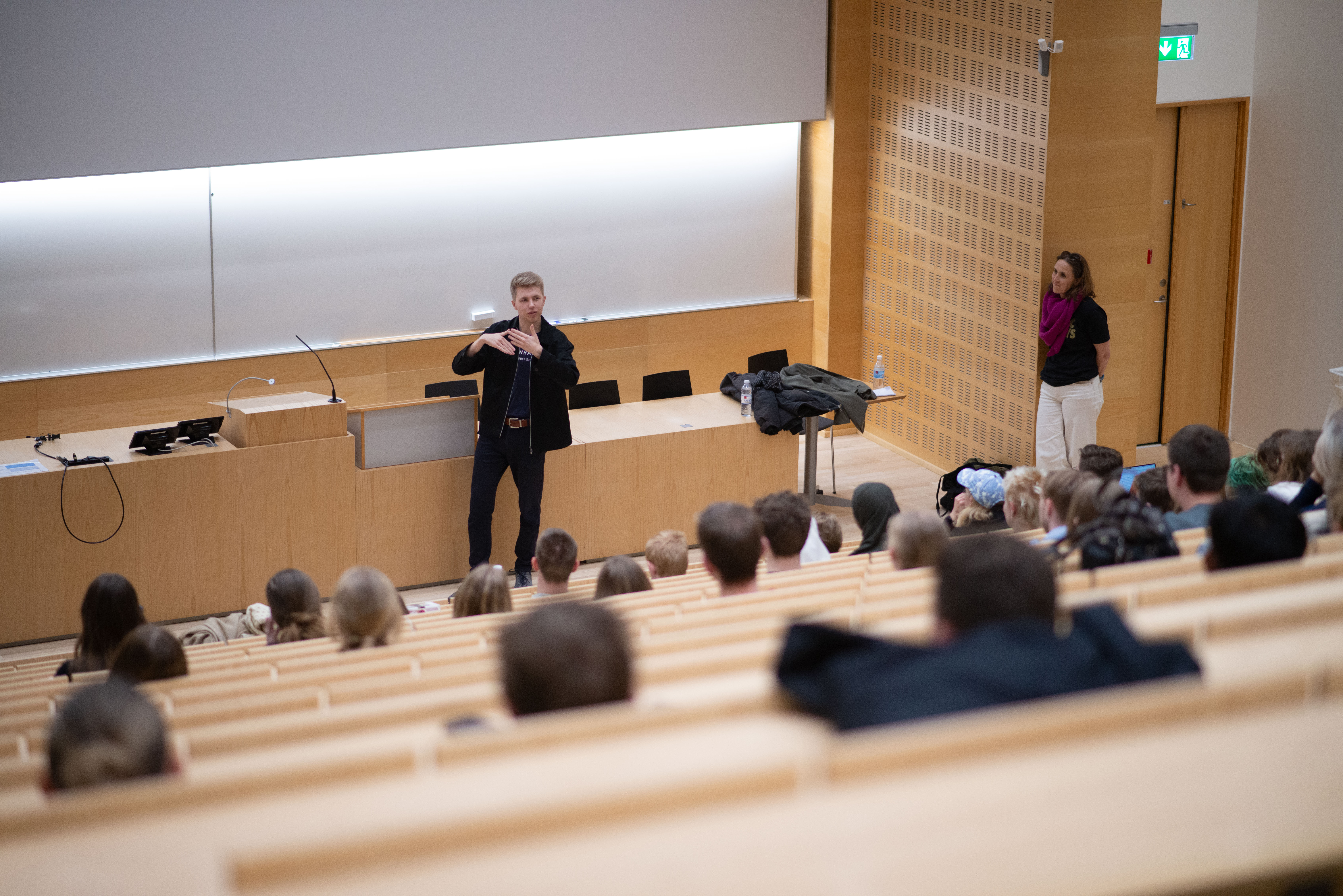 Kristian Oddershede giving a talk
